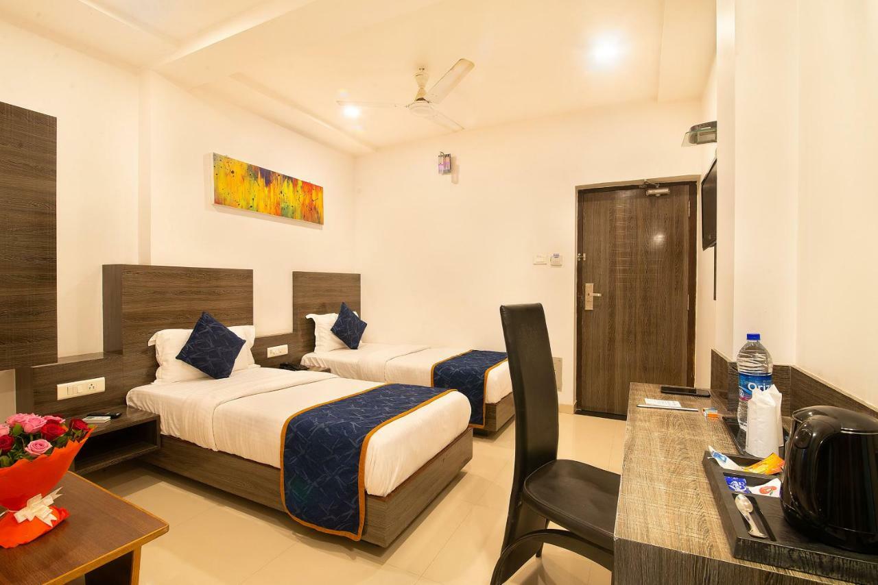 Hotel Sheetal Plaza سورات المظهر الخارجي الصورة