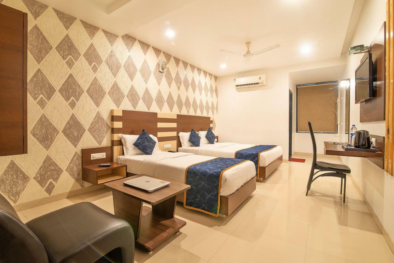 Hotel Sheetal Plaza سورات المظهر الخارجي الصورة