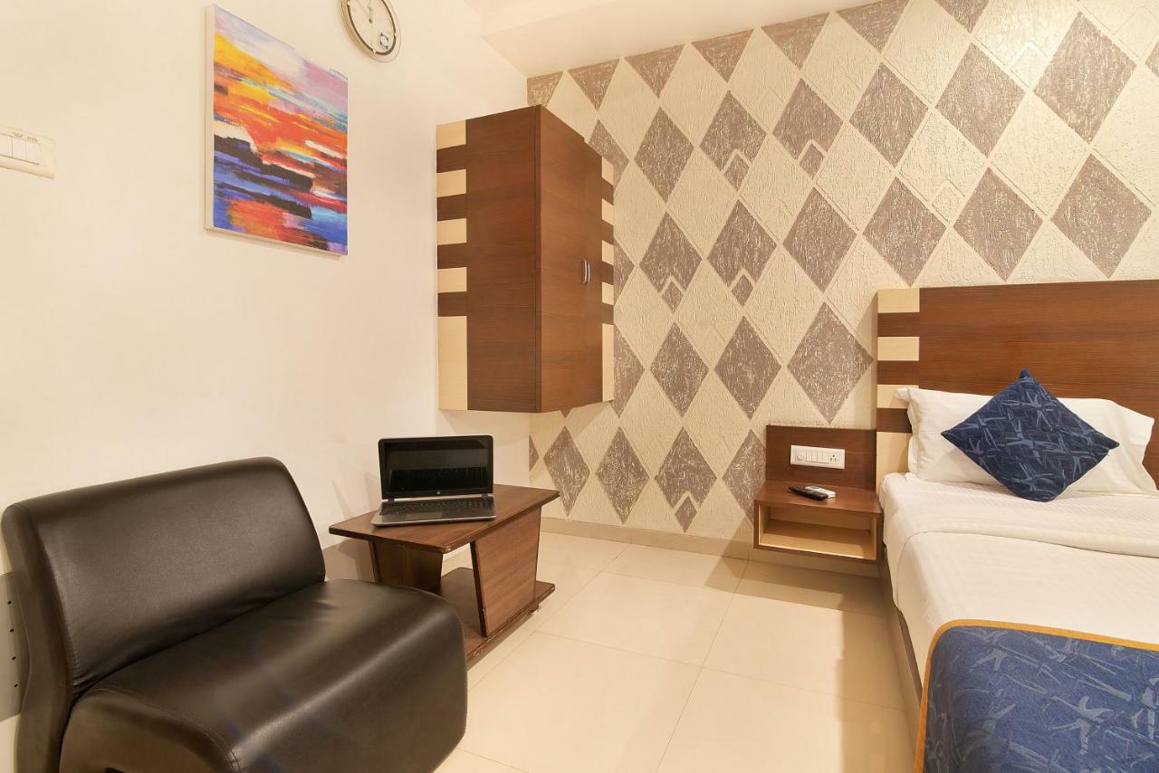 Hotel Sheetal Plaza سورات المظهر الخارجي الصورة