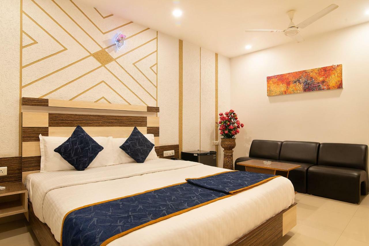 Hotel Sheetal Plaza سورات المظهر الخارجي الصورة
